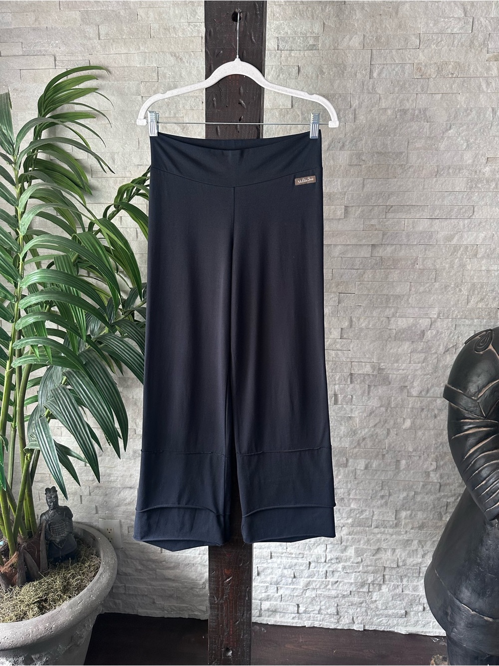 Matilda Jane Black “Finn” Wide Leg Tiered Pull on Pants Size Small
